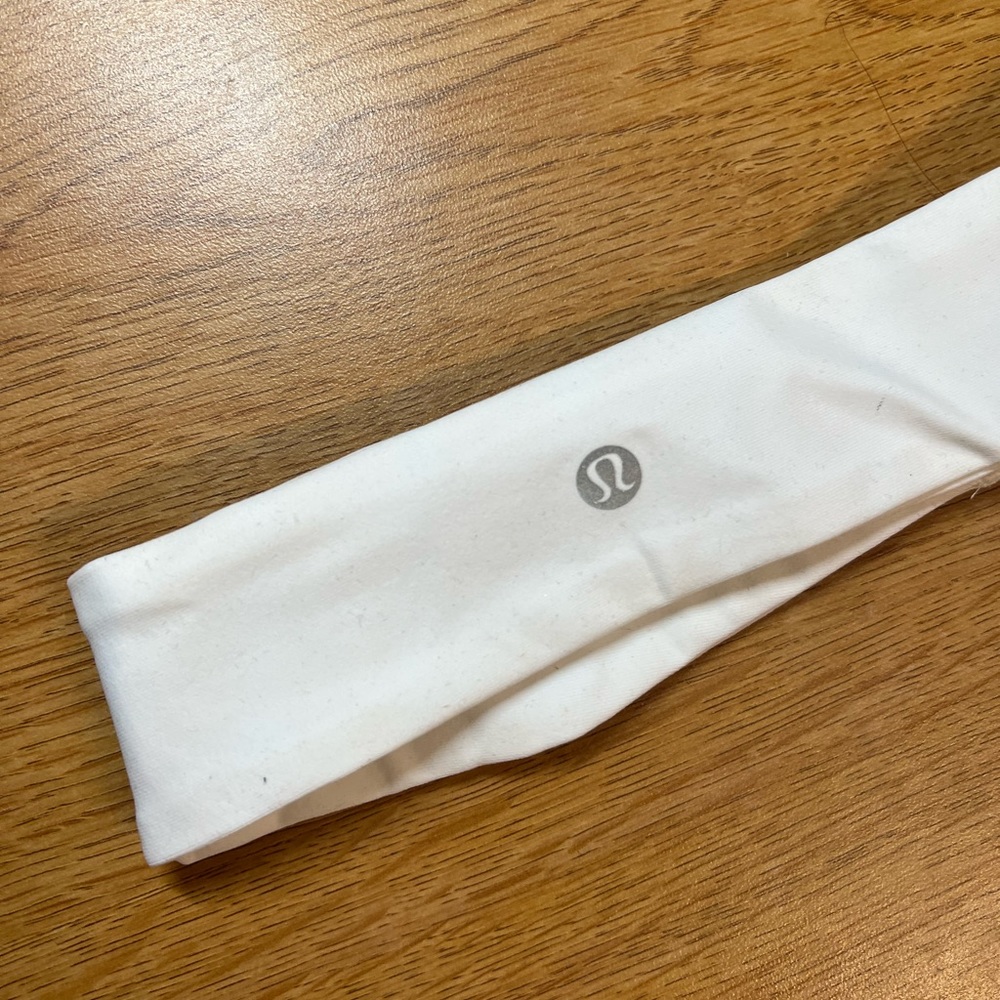 LULULEMON fly away tamer headband - NEVER WORN+TAGS 🔖🔖